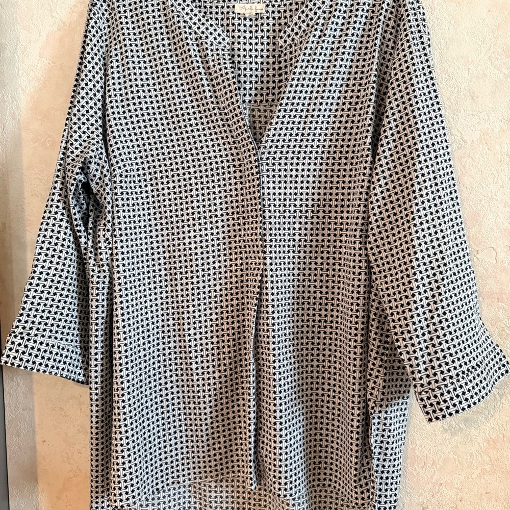 Antilia Femme Black and White Geometric Blouse